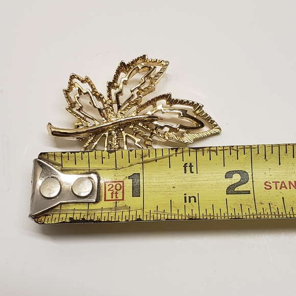 Vintage Golden Maple Leaf Brooch - Picture 2 of 5